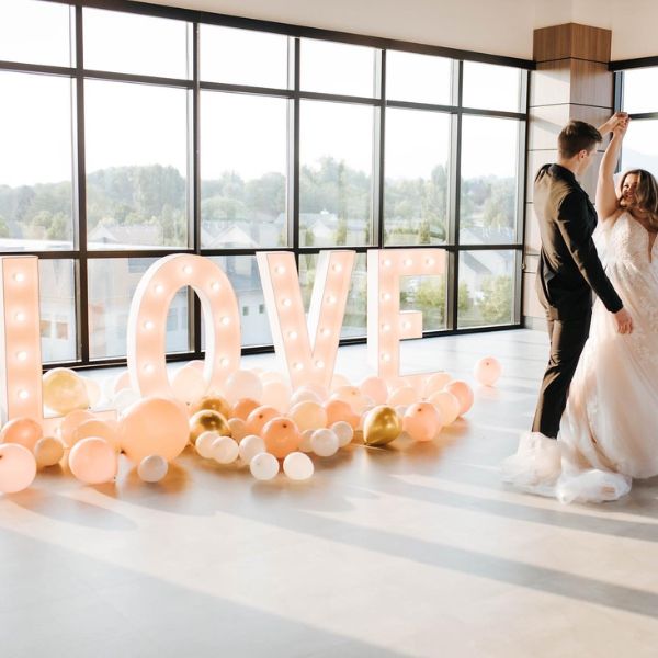 trending-party-letter-decor.jpg
